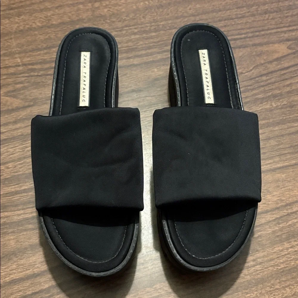 Zara Trafaluc Size 41 EU 10 US Black Platform Wedge Sandals